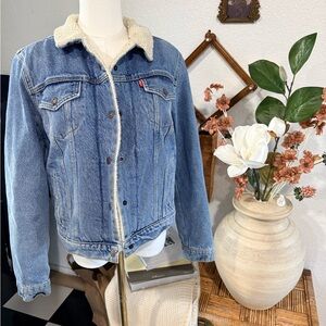 Levi's Classic Blue Jean Jacket with Cream Collar